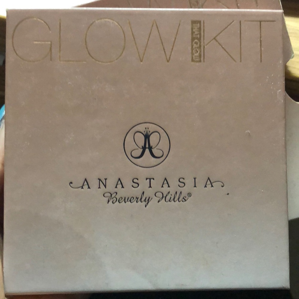 Anastasia Beverly Hills glow kit